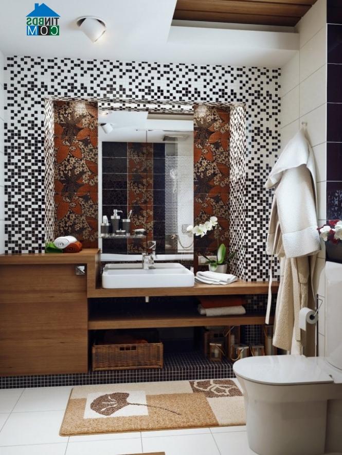 Gạch mosaic tạo cảm giác những bức tường phòng tắm trở nên rộng rãi hơn