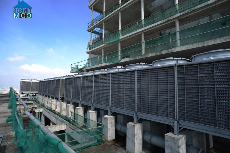 Ảnh Cao ốc Saigon One Tower nằm hoang lạnh giữa đô thị phồn hoa