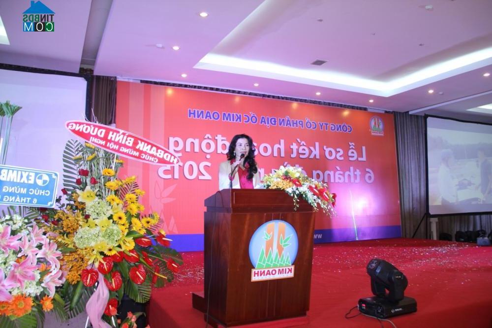 Bà Đặng Thị Kim Oanh, Tổng giám đốc công ty phát biểu định hướng hoạt động 6 tháng cuối năm 2015 tại lễ sơ kết