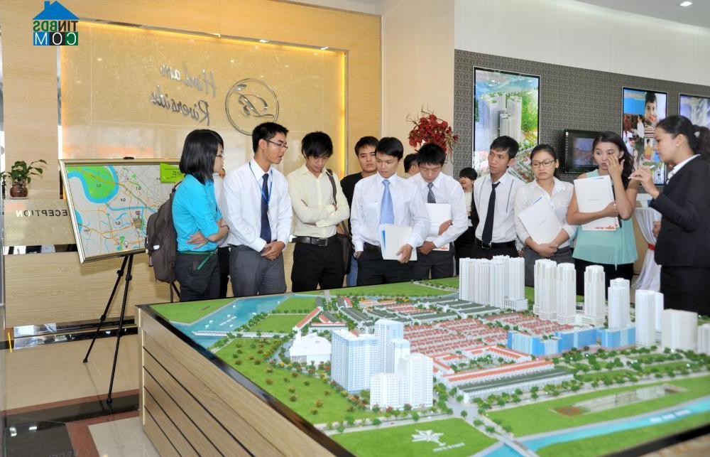 Ảnh 8 tháng đầu năm, 390 doanh nghiệp BĐS tạm ngưng hoạt động