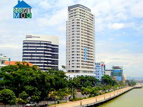 Ảnh Đà Nẵng: Mặt bằng bán lẻ khởi sắc, văn phòng cho thuê ảm đạm