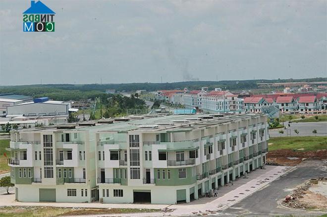 Ảnh Nhiều nhà đầu tư "mắc kẹt" khi đổ tiền vào đất nền vùng ven