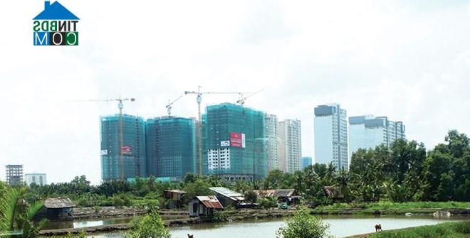 Ảnh Cuộc cạnh tranh Đông - Nam trên thị trường địa ốcTp. HCM