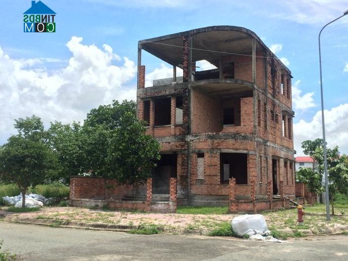 Một căn biệt thự có vị trí và thiết kế rất đẹp xây dựng dở dang