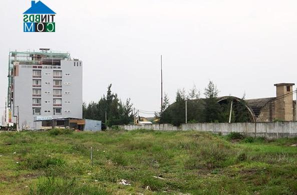 Ảnh Đà Nẵng: Nhà cao tầng nghi của người Trung Quốc đang áp sát sân bay?