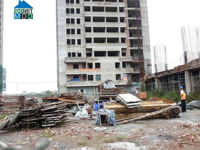 Công trường dự án chỉ lác đác vài công nhân xây dựng