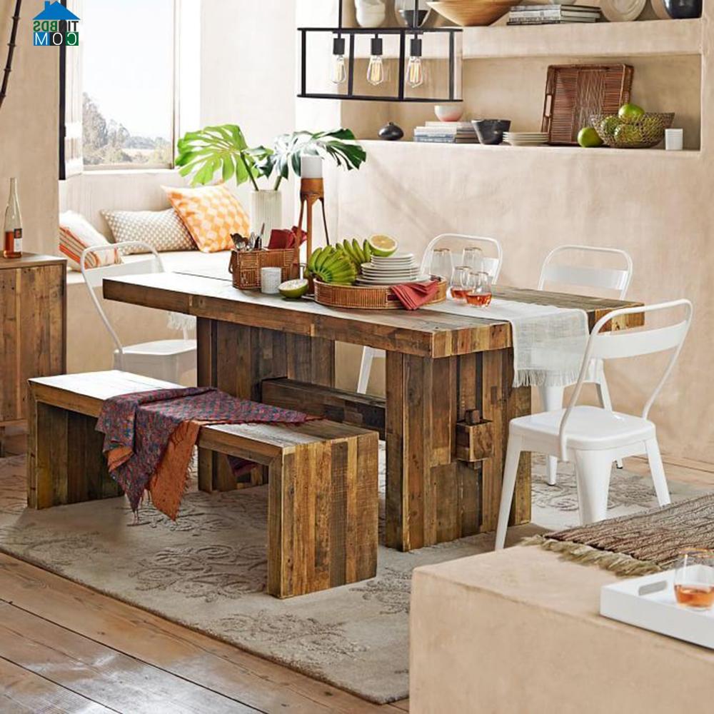 Bộ bàn ăn bằng gỗ mộc mạc, giản dị nhưng vẫn nổi bật