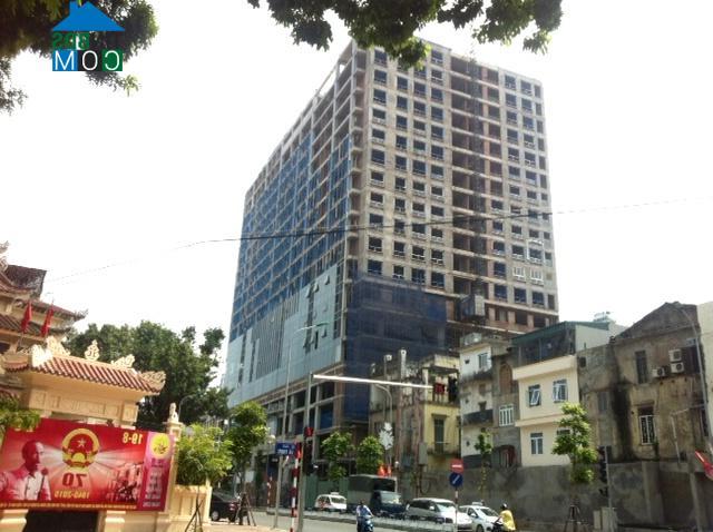 Đến nay, chủ đầu tư tòa nhà số 8B Lê Trực vẫn chưa có phương án đền bù cho khách hàng mua những căn hộ nằm trong diện bị phá dỡ.