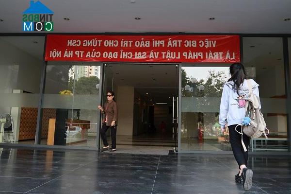 Ảnh Cưỡng chế thu phí bảo trì chung cư: Dân vẫn cầm dao đằng lưỡi