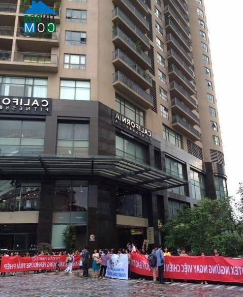 Ảnh Cư dân chung cư Sky City căng băng rôn phản đối chủ đầu tư