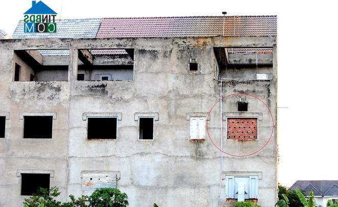 Người dân tận dụng biệt thự hoang làm nhà nuôi yến