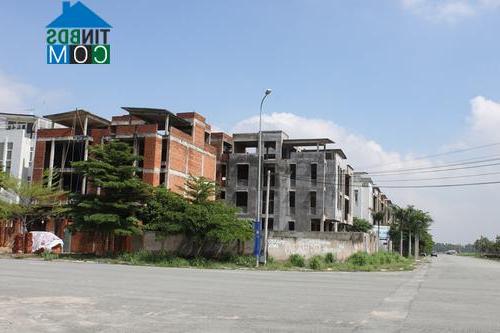 Ảnh Khu Đông Tp.HCM: Nhiều dự án bất động sản vẫn bỏ hoang