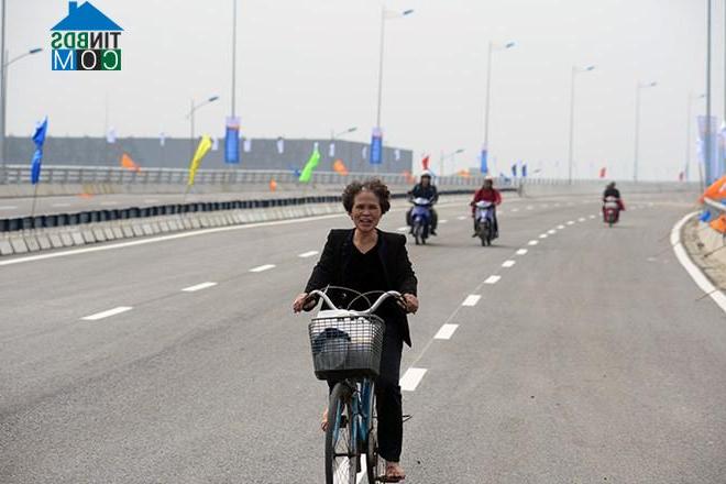 Ảnh Cầu vượt lớn nhất Hà Nội chính thức được thông xe
