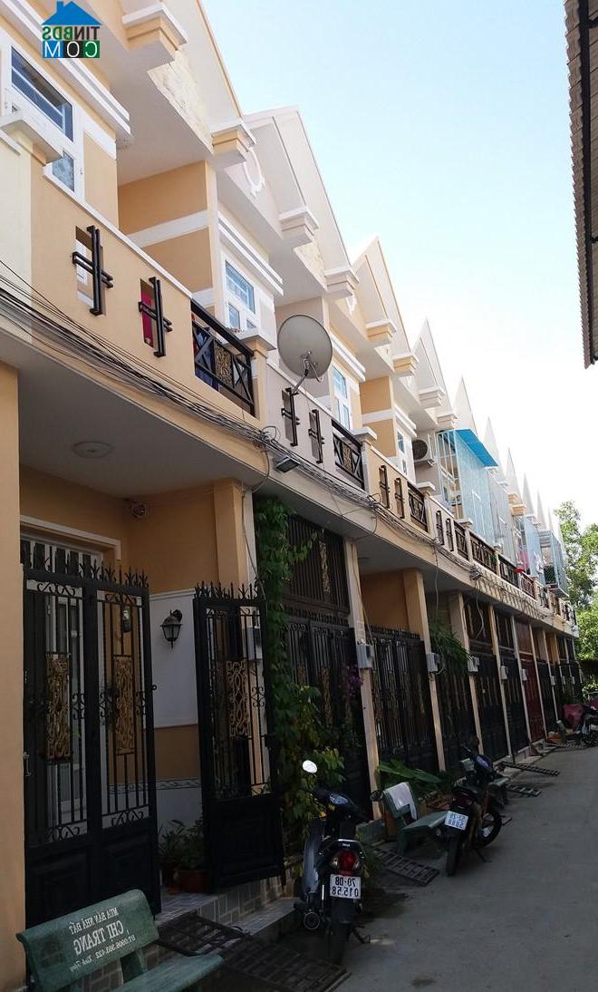 Ảnh Nhà phố xây sẵn giá rẻ: Người trẻ nhắm mắt mua liều