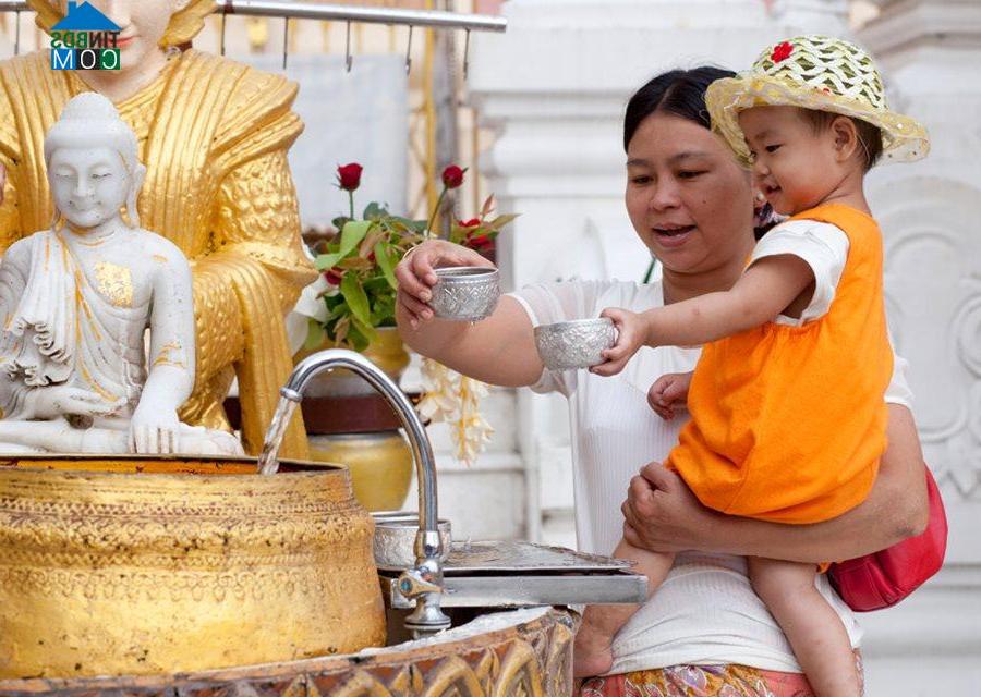 Nếu phạm Thái Tuế trực, nên đến những nơi vui vẻ, hạn chế đến nơi có tang