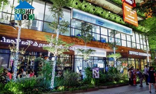 Ảnh Cuộc đua giành mặt bằng bán lẻ trên phố Nguyễn Huệ