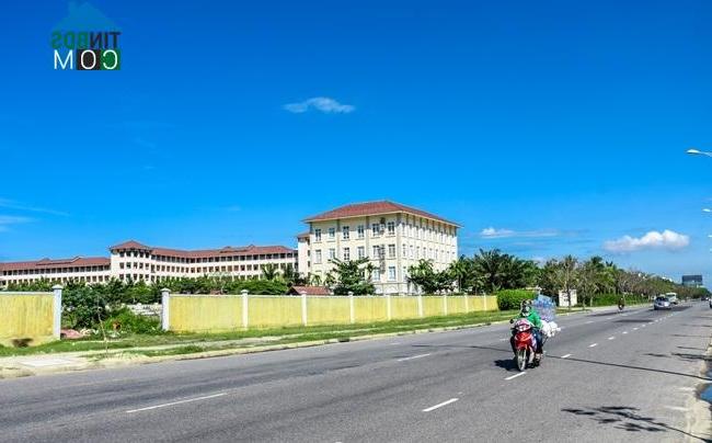 Ảnh Đà Nẵng: Hàng loạt nhà cao tầng chặn lối ra biển