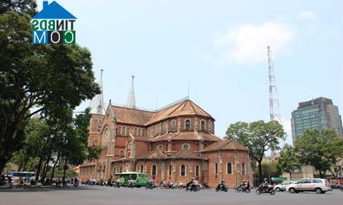 Ảnh Đua săn mặt bằng bán lẻ khu vực Nhà thờ Đức Bà