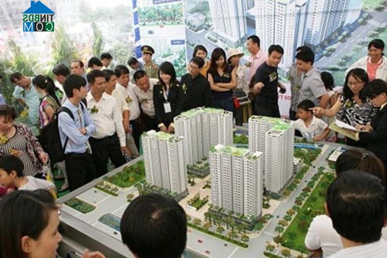 Ảnh Sàn giao dịch BĐS đua lì xì đầu năm hút khách