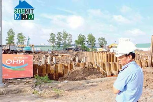 Một dự án căn hộ đang triển khai tại quận 9. Ảnh: Minh Tuấn