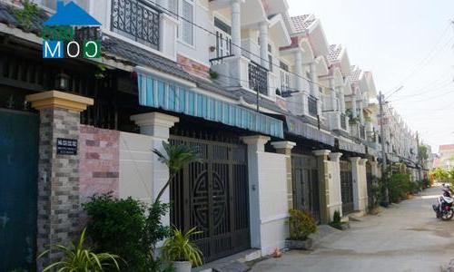 Ảnh Tp.HCM: Nhà phố xây sẵn giá rẻ vùng ngoại ô hút khách