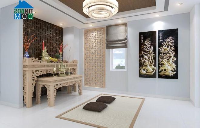 Phòng thờ giản dị với tông gỗ nâu và vàng nhạt