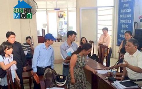 Hàng chục người mua nhà tại dự án chung cư First Home Thạnh Lộc đã đồng loạt