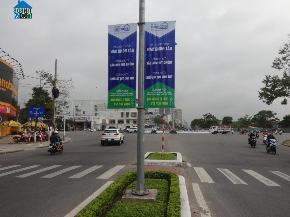 Phướn treo tại đường du lịch Bạch Đắng, Thành phố Đà Nẵng