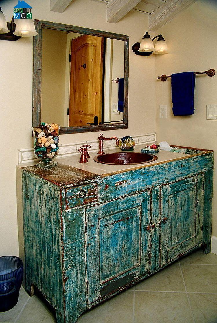 Chiếc tủ vintage cực kì ấn tượng và phù hợp trong phòng tắm nhỏ