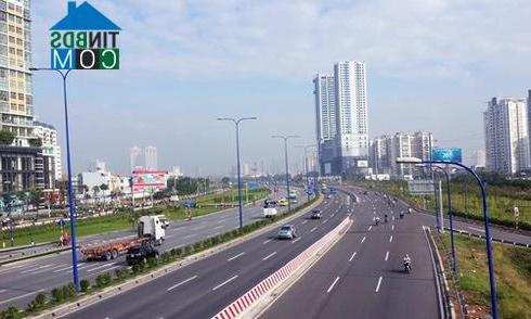 Ảnh Tp.HCM: Mặt bằng bán lẻ đứng trước áp lực rớt giá mạnh