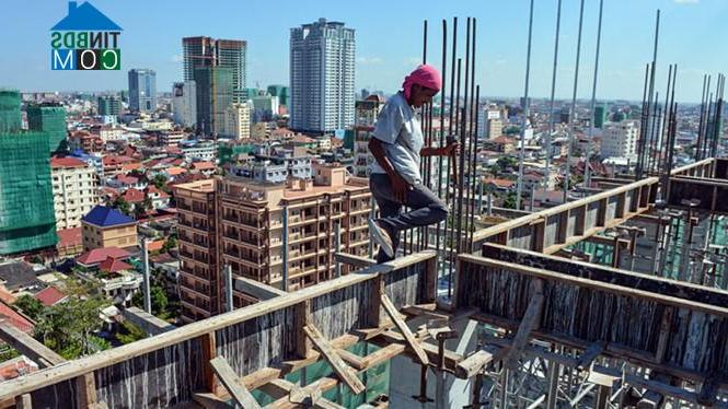 Các công trình xây dựng đang nở rộ tại Campuchia. Ảnh: The Cambodia Daily