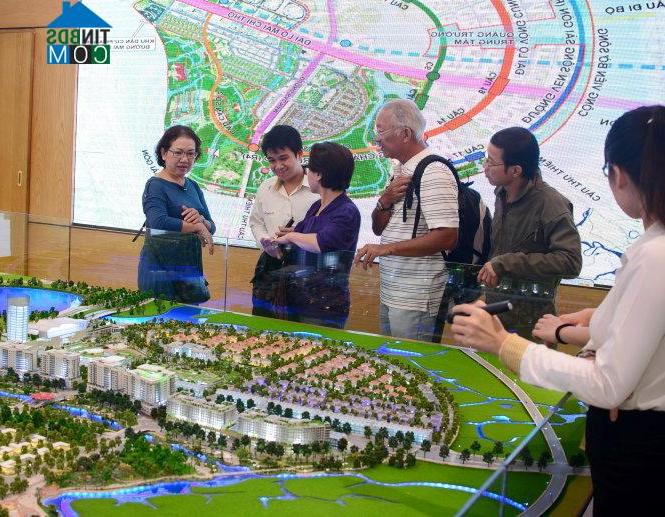 Ảnh Vốn nhàn rỗi đang được 'rót' vào bất động sản?