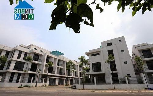 Ảnh "Sốc" với khu biệt thự giữa thủ đô 2 năm không có nước