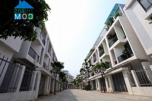 Ảnh "Sốc" với khu biệt thự giữa thủ đô 2 năm không có nước
