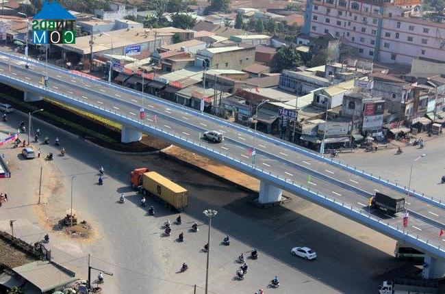 Ảnh Xây đường trên cao nối sân bay Tân Sơn Nhất với trung tâm Tp.HCM