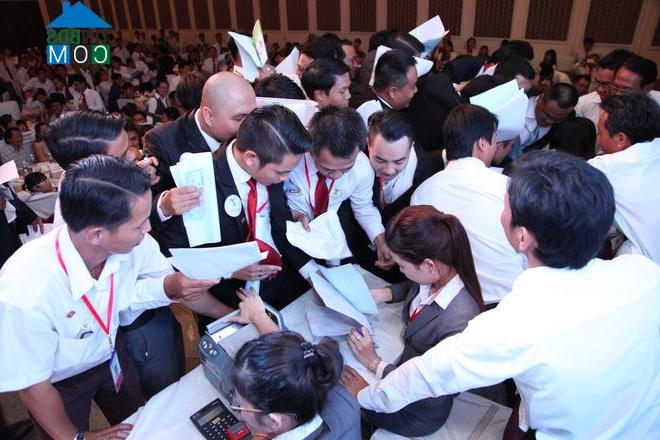 Ảnh Môi giới nhà đất: Không phải chỉ toàn màu hồng!