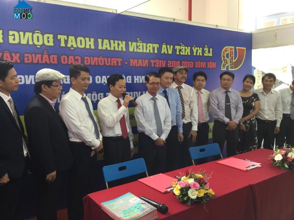 Ảnh Sôi nổi lễ ký kết triển khai hoạt động đào tạo nghề Môi giới bất động sản