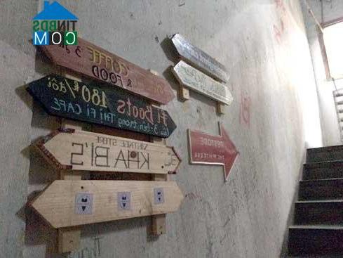 Ảnh Chung cư cổ nhất Sài Gòn mở shop, bar hút khách Tây