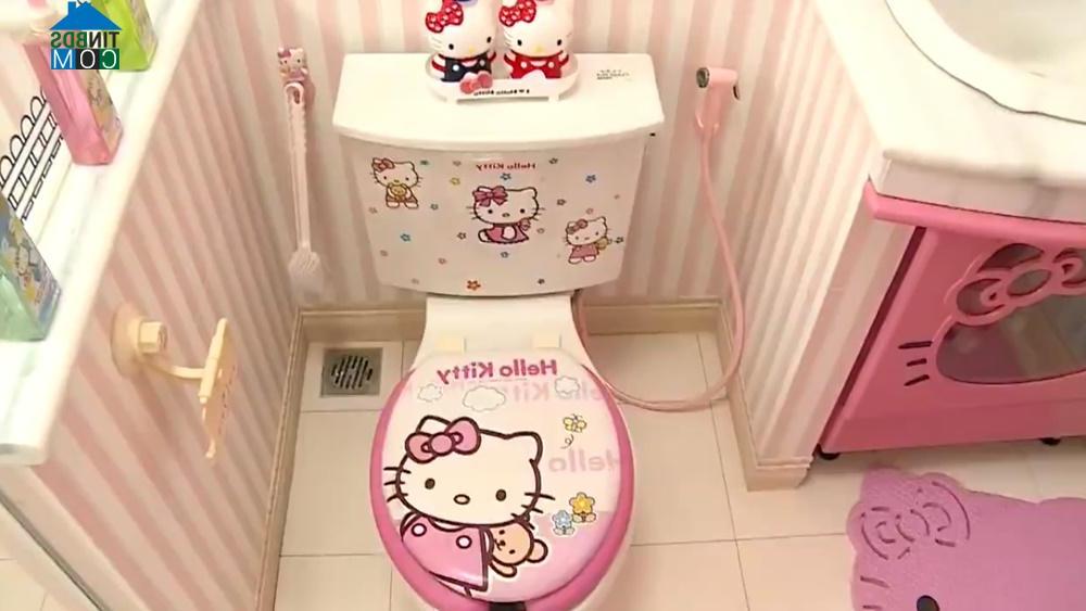 Phòng tắm với những phụ kiện hình Hello Kitty