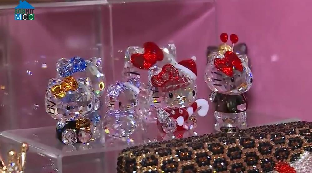 Bộ sưu tập mèo Hello Kitty với hình dáng khác nhau