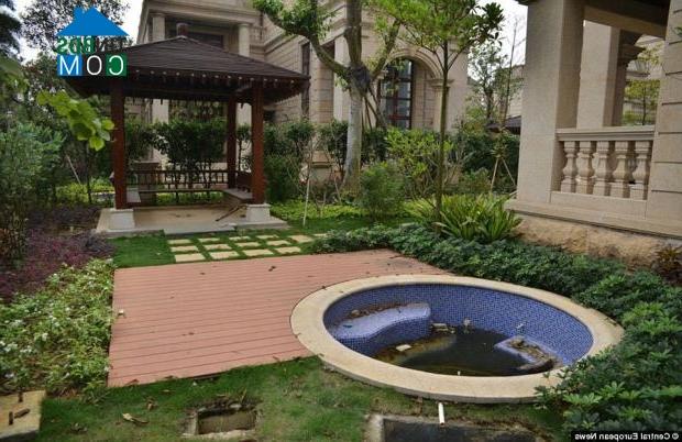 Ảnh Trung Quốc: Kì lạ 'thành phố chết' xa hoa không một bóng người