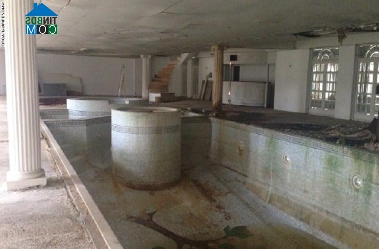 Ảnh Khu phố đắt thứ hai tại Anh bị bỏ hoang