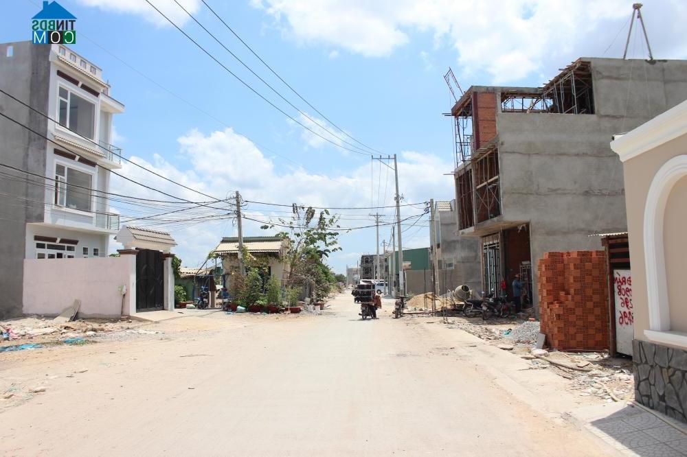 Ảnh Nhà đầu tư “mạnh tay” với đất nền – nhà phố ngoại ô