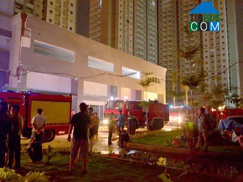 Chung cư HQC Plaza bốc cháy khi mới bàn giao