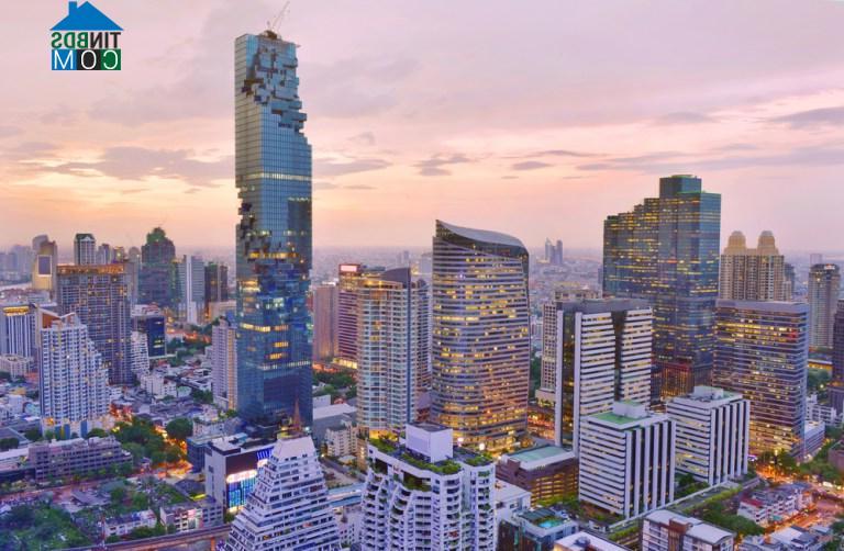 Kiến trúc ấn tượng của tòa tháp MahaNakhon cao 77 tầng tại Bangkok, Thái Lan (Ảnh: MJ Prototype/Shutterstock) 