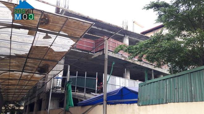 Ảnh Hà Nội: Biến dự án chậm tiến độ thành bãi giữ xe
