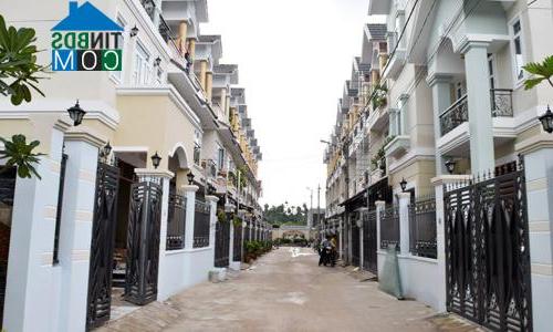 Ảnh Tp.HCM: Nhà liền thổ xây sẵn tăng nhiệt