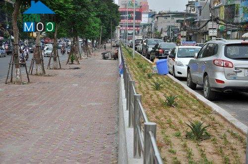 Trước đó, vỉa hè đường Thái Hà luôn trật kín xe ô tô. Thế nhưng, khi dự án mương cống hóa hoàn thiện thì vỉa hè này đã trở thành không gian thoáng đãng. Diện mạo, đời sống của khu phố từng được coi là "xóm nước đen" này đã được thay đổi