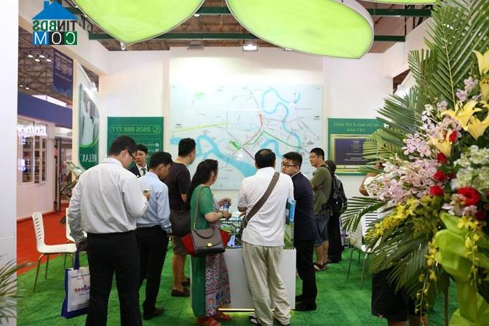 Ảnh PhoDong Village chính thức trao chủ quyền nhà cho cư dân