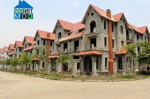 Một khu biệt thự mới chỉ xong phần thô